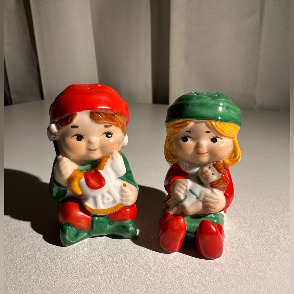Vintage Avon Claus & Company 1983 Elf Salt & Pepper Shaker Set